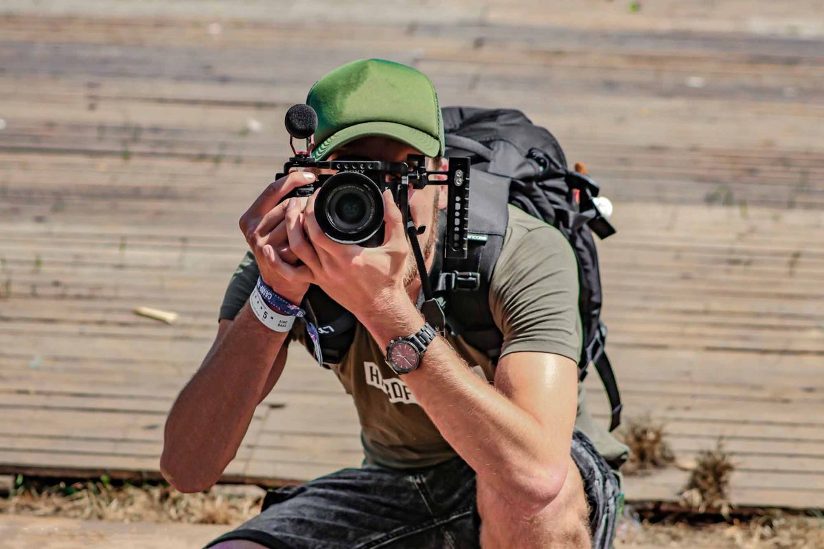 Niek van Beek met zijn camera